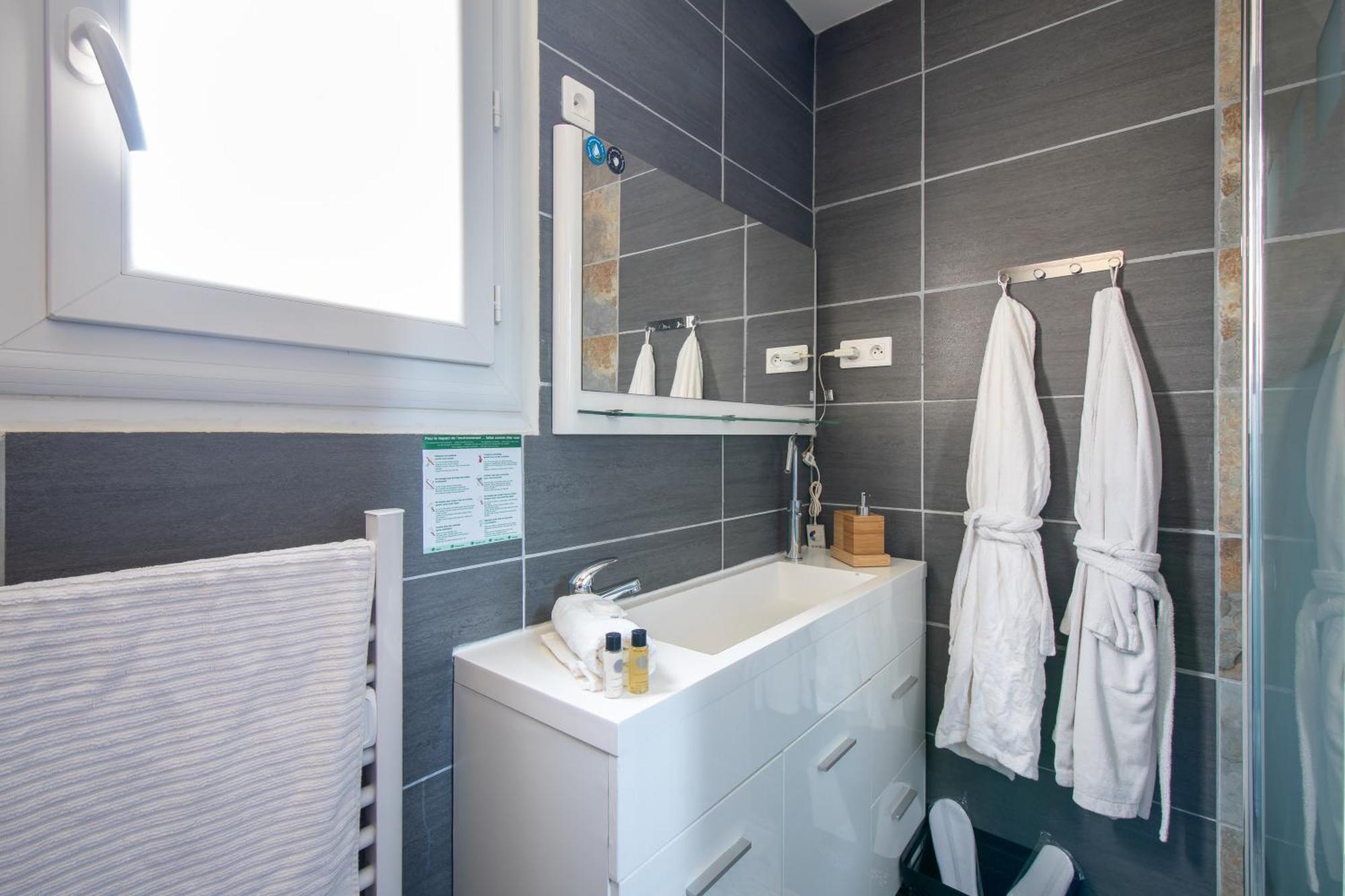 Guesthouse La Costiere - Logements Independants - Espace Piscine Jacuzzi Люнель Экстерьер фото